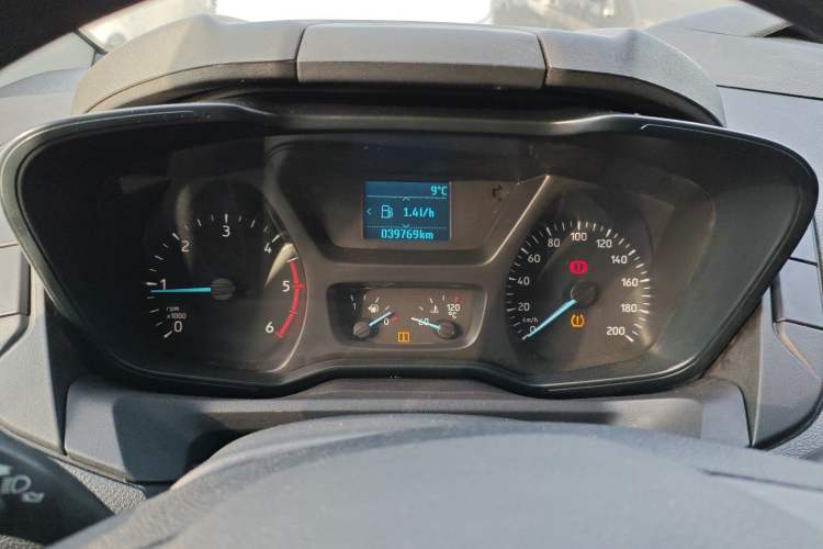 Used Ford Transit 2019 2.0T Diesel Multi-Purpose Commercial Vehicle Mid-Drive Mid-Roof 6-Seater China VI Standard
