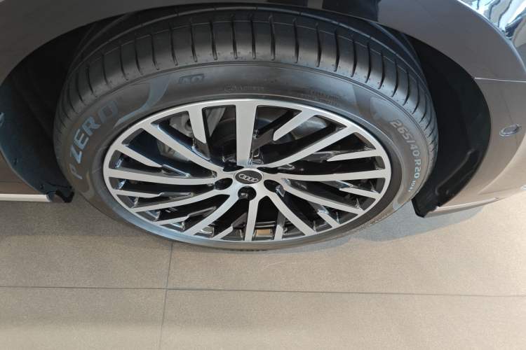 Used Audi A8 2024 A8L 50 TFSI quattro Prestige Edition Right Front Wheel Hub