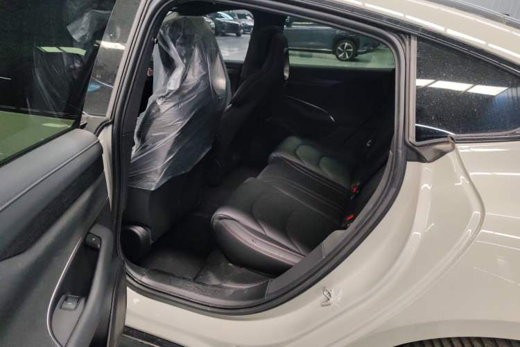 Used Xiaomi Auto SU7 2024 Rear-Drive Long-Range Intelligent Driving Version Left Rear Seat