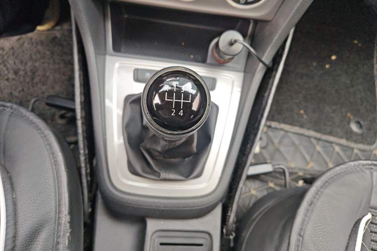 Used Volkswagen Gran Lavida 2013 1.6L Manual Fashion Model Gear Lever