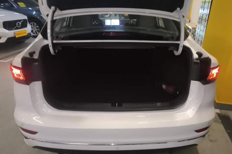 Used Geely Auto Emgrand 2023 4th Generation Champion Edition 1.5L CVT Flagship Model Trunk