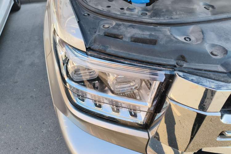 Used Tank 500 New Energy 2025 Hi4-Z Right Front Headlight