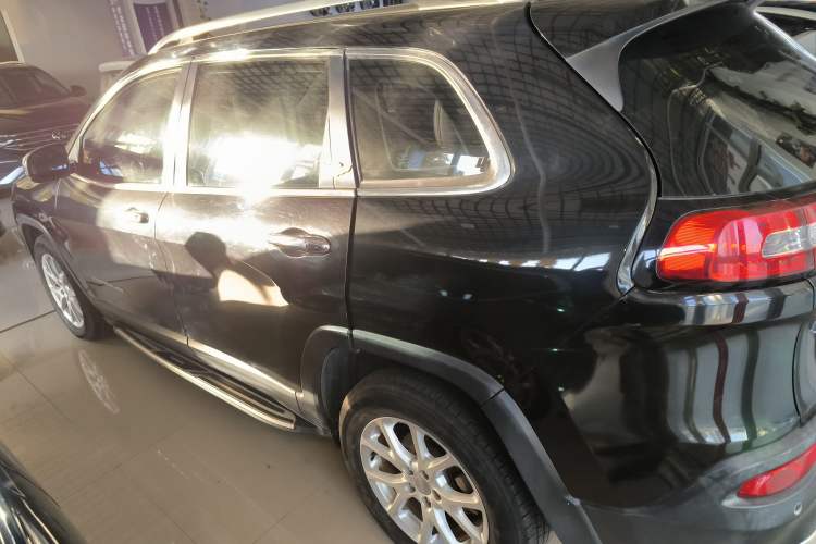 Used Jeep Cherokee 2017 2.0L Superior Edition