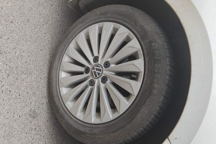 Used Volkswagen Lavida 2021 1.5L Manual Comfort Edition
