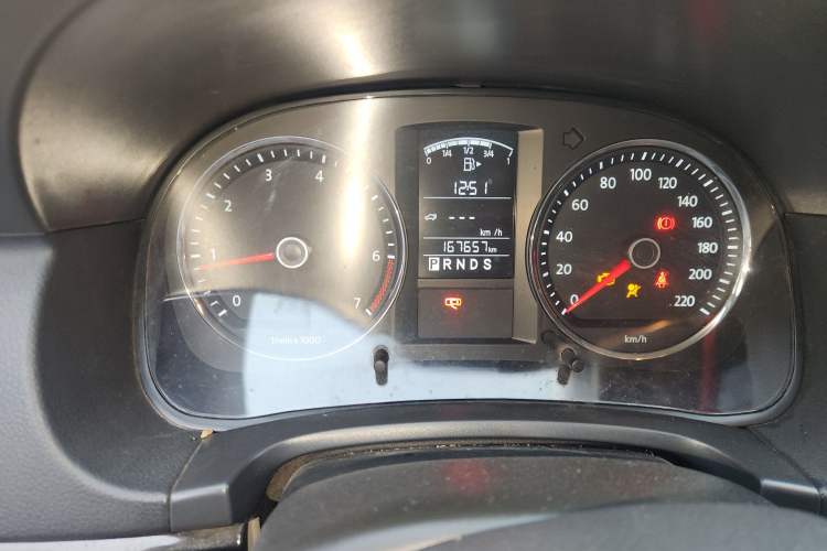 Used Volkswagen Lavida 2011 1.6L Automatic Premium Edition Odometer Close Up