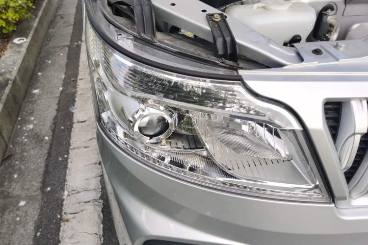 Used CHANGAN KAICHENG Ruixing M60 2023 1.5L GDI Comfort-Class Passenger Vehicle 6/7 Seats Right Front Headlight