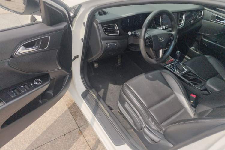 Used Hyundai Mistra 2014 1.8L Automatic Smart GLS Driver Seat