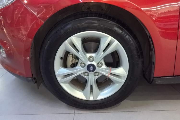 Used Ford Focus 2012 Hatchback 1.6L Automatic Fashion Edition Left Front Wheel Hub