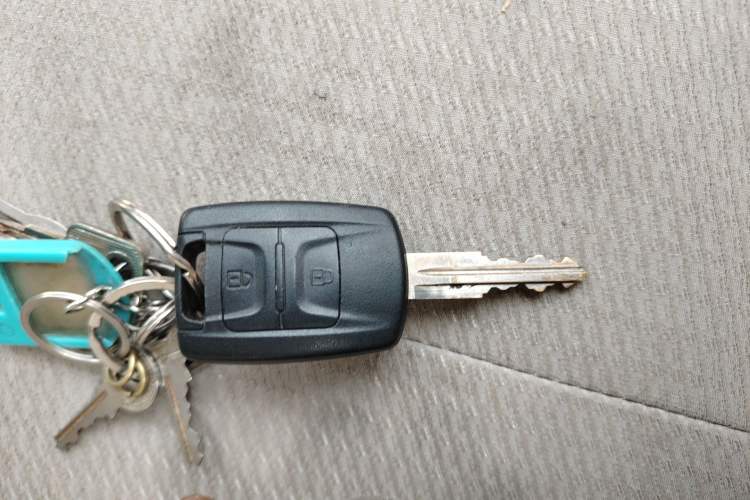 Used Wuling Hongguang V 2022 1.5L Jingqu Edition Enclosed-Window Vehicle with Hydraulic Power Steering LAR
