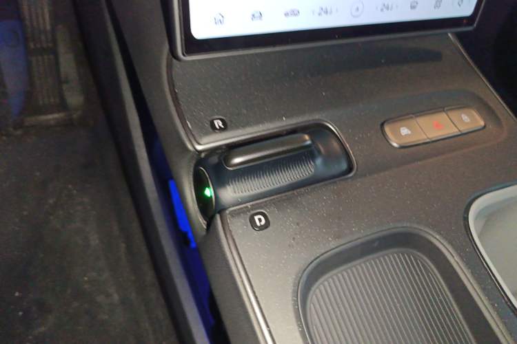 Used Nio ET5 2024 75 kWh Gear Lever