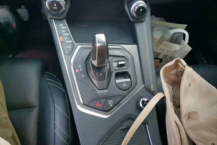 Used Lynk & Co 05 2020 2.0TD Two-Wheel Drive Shine Halo Gear Lever