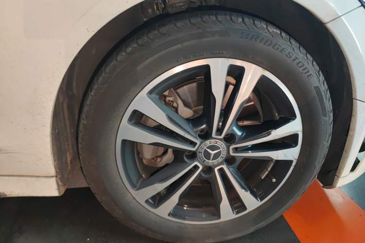 Used Mercedes-Benz C-Class 2019 C 260 Sport Edition Right Front Wheel Hub