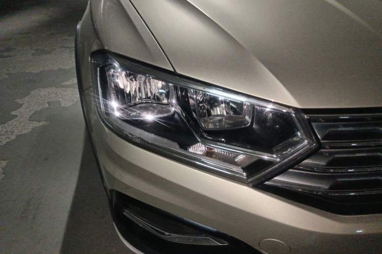 Used Volkswagen C-TREK 2017 1.6L Automatic Comfort Model Right Front Headlight