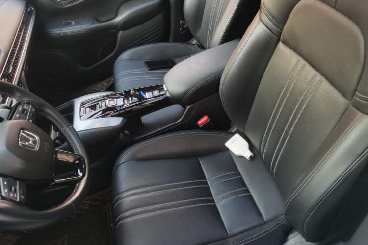 Used Honda HR-V 2023 2.0L eHEV Dynamic Edition Left Front Seat