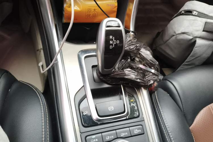 Used BYD Song New Energy 2017 Song DM 1.5TID All-Wheel Drive Luxury Model Gear Lever