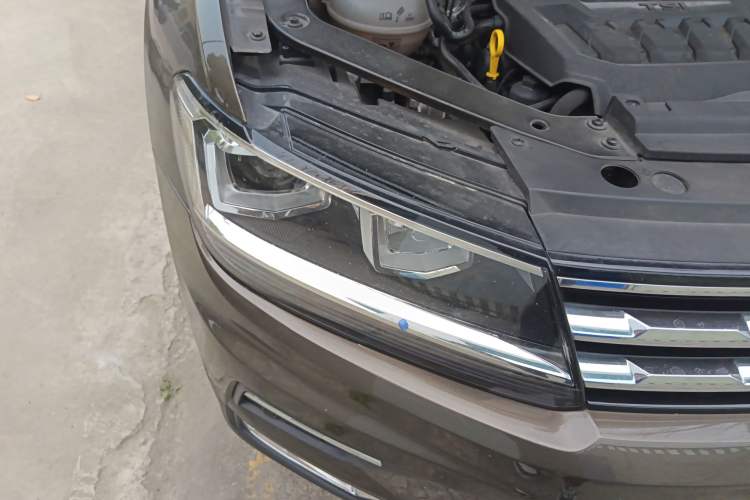 Used Volkswagen Tiguan L 2019 330TSI Automatic Two-Wheel Drive Smart Luxury Version China VI Standard Right Front Headlight