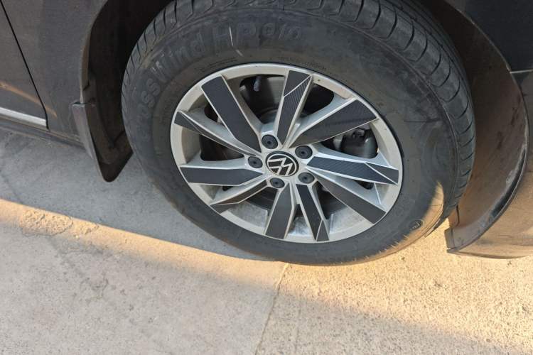 Used Volkswagen Passat 2023 Revised Version 280TSI Business Edition Right Front Wheel Hub