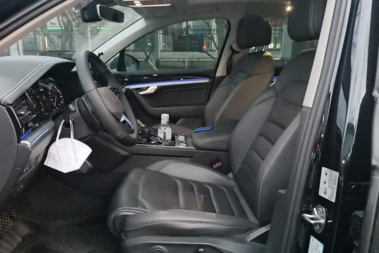 Used Volkswagen Touareg 2022 3.0 TSI Luxury Edition Black Diamond Sport Package Left Front Seat