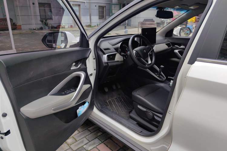 Used Baojun 510 2017 1.5L Manual Fashion Model Driver Seat