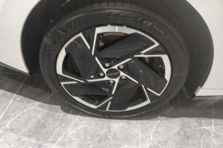 Used Lynk & Co 07 2024 EM-P 126 Long-Range Ultra Right Rear Wheel Hub