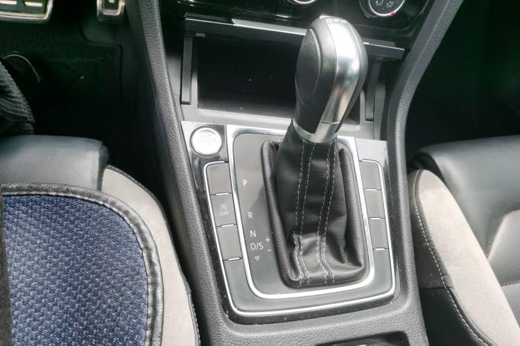 Used Volkswagen Golf 2020 Charming Edition 280TSI DSG R-Line Gear Lever