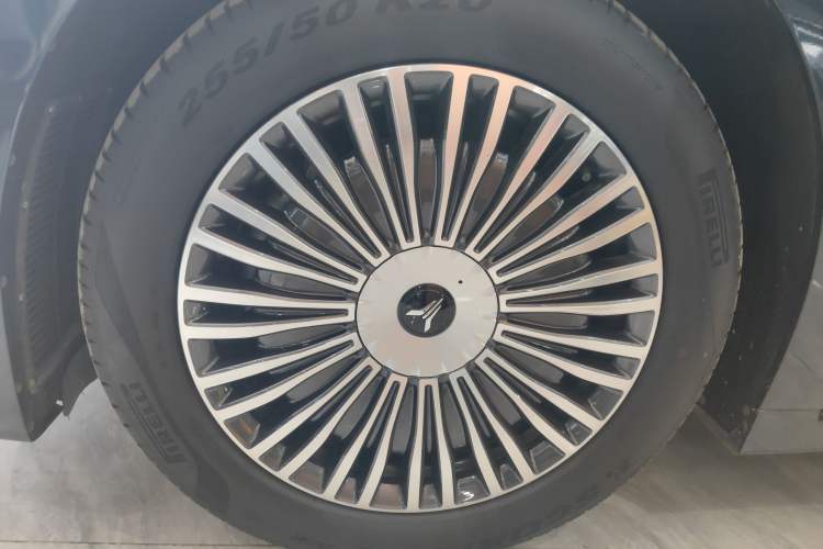 Used VOYAH Dream 2025 PHEV Four-Wheel-Drive Flagship Kunpeng Edition
