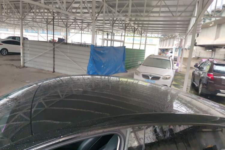 Used Tesla Model Y 2023 Rear-Wheel-Drive Version Roof