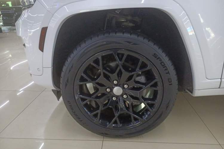 Used Jeep Grand Cherokee New Energy 2023 4xe Summit Edition Left Front Wheel Hub