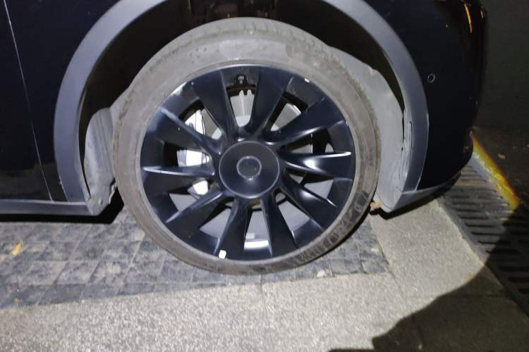 Used Tesla Model Y 2022 Revised Version Rear-Wheel Drive Right Front Wheel Hub