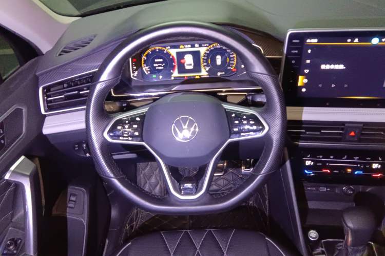 Used Volkswagen Tiguan L 2023 Facelifted 380TSI Automatic All-Wheel Drive R-Line Plus Version 7-Seater Steering Wheel