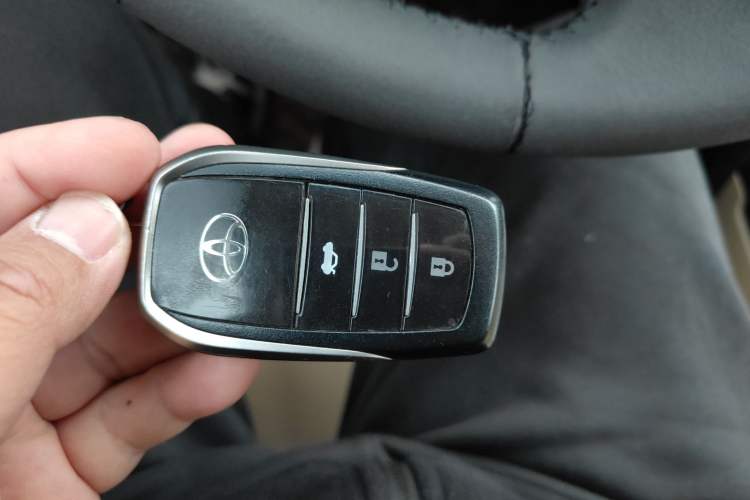 Used Toyota Camry 2015 Dual-Engine 2.5 HG Luxury Navigation Edition