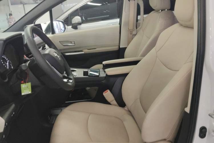 Used Toyota Sienna 2023 2.5L Hybrid Luxury Edition
