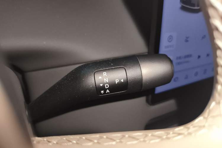 Used Li Auto i6 2025 Model Two-Wheel-Drive Standard Type Gear Lever