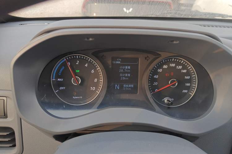 Used Wuling Yangguang 2024 300KM Comfort Version Passenger Van 75kW
