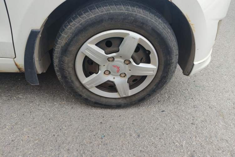 Used Wuling Hongguang 2016 1.5L S Comfort Version Right Front Wheel Hub