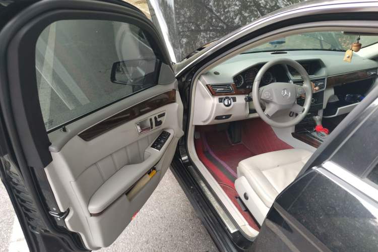 Used Mercedes-Benz E-Class 2011 E 200 L CGI Elegant Model