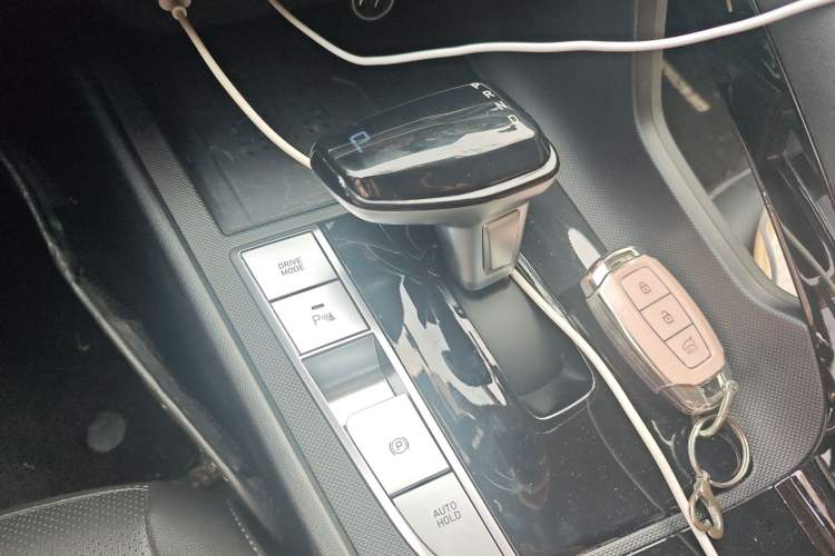 Used Hyundai Elantra 2023 1.5L CVT LUX Prestige Edition
