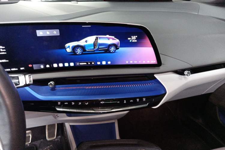 Used Cadillac OPTIQ 2024 Four-Wheel Drive Long-Range Version
