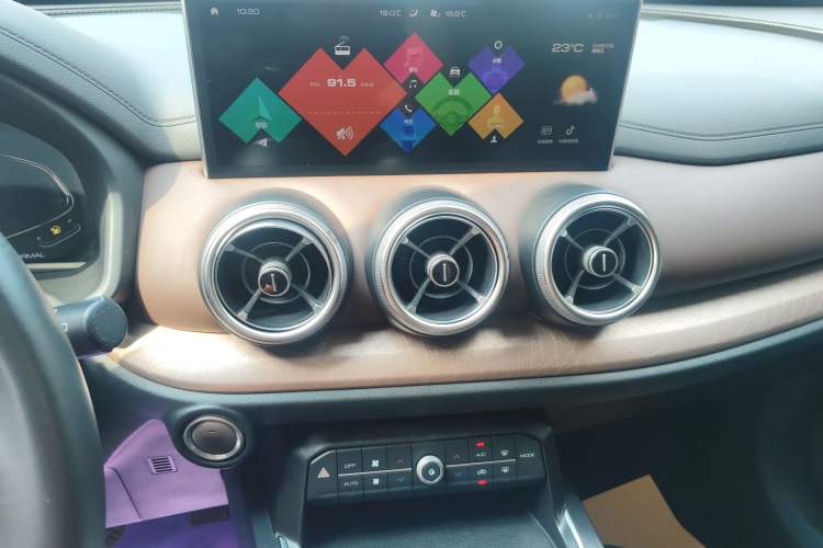 Used Wey VV5 2020 1.5T Two-Wheel Drive Smart Pioneer Audio And AC Panel