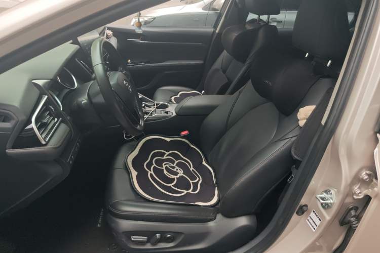 Used Toyota Camry 2023 2.0G Luxury Edition
