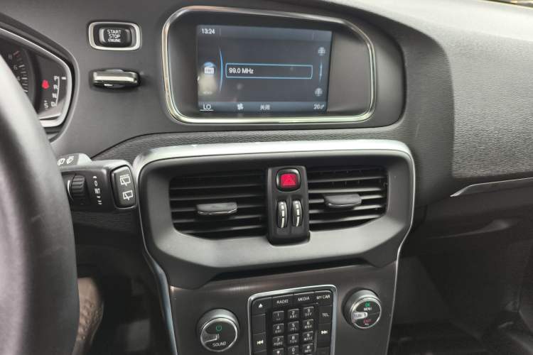 Used Volvo V40 2013 2.0T Zhiyi Edition