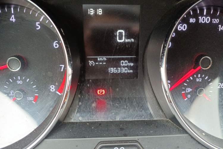 Used Volkswagen Lamando 2015 230TSI Manual Trend Edition Odometer Close Up