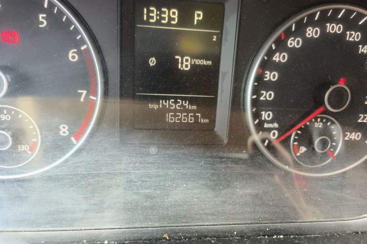 Used Volkswagen Touran 2013 1.4T DSG Comfort Edition 5-Seater Odometer Close Up