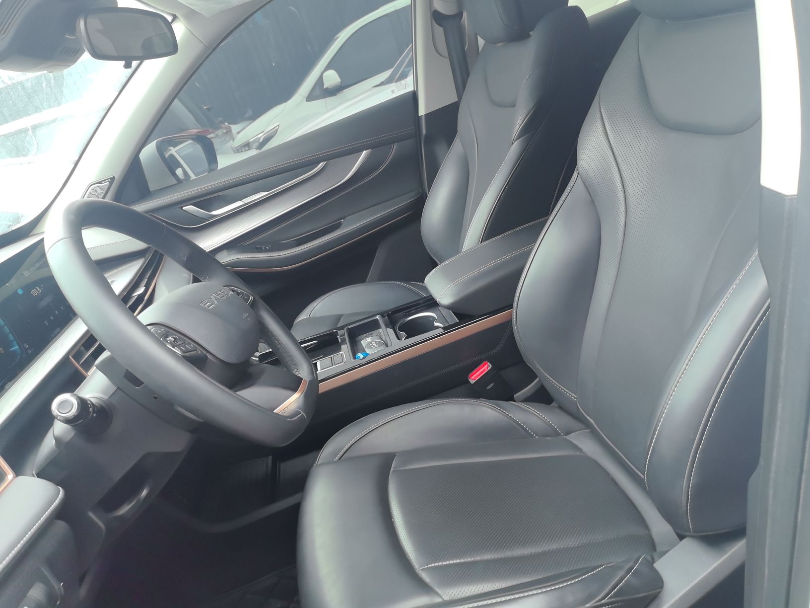 المقاعد الأمامية داخل السيارة