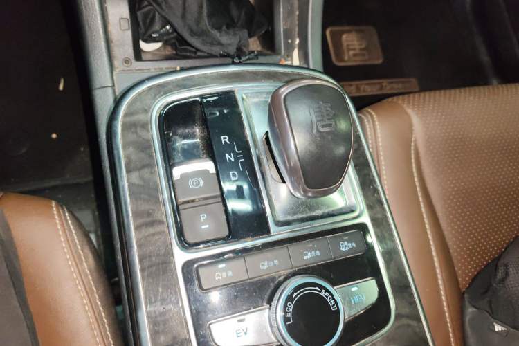 Used BYD Tang New Energy 2015 2.0T Four-Wheel-Drive Flagship Model Gear Lever