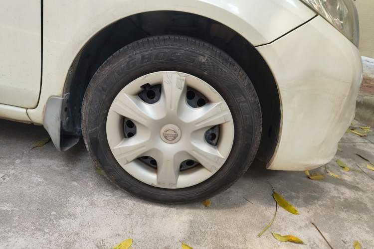 Used Nissan Sunny 2011 1.5XE CVT Comfort Edition Right Front Wheel Hub