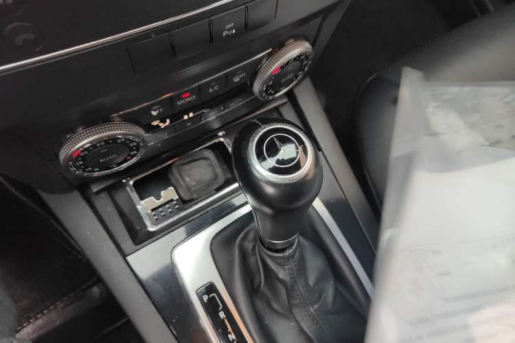 Used Mercedes-Benz GLK-Class 2011 GLK 300 4MATIC Fashion Model Gear Lever