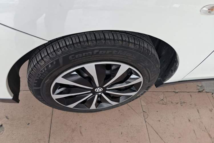 Used Venucia D60EV 2020 Standard Range Smart Drive Edition Left Front Wheel Hub