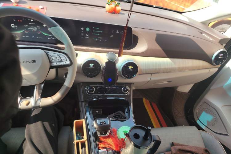 Used FORTHING Yacht 2022 1.5T DCT Chasing-the-Waves Edition Audio And AC Panel