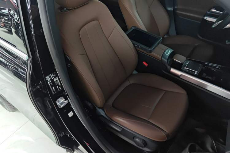 Used Mercedes-Benz GLB 2024 GLB 220 Dynamic Edition Right Front Seat